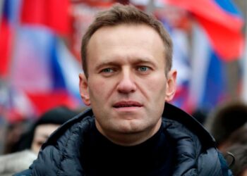 Alexey Navalny: Russian hospital says opposition leader too ill to be moved, following suspected poisoning