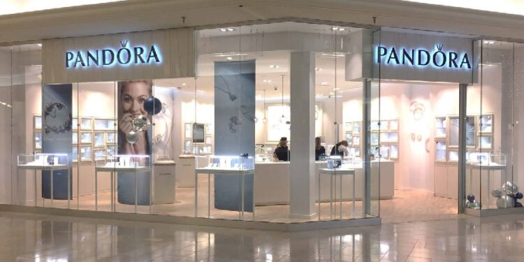 Pandora encoge sus ventas un 38,7% y entra en pérdidas en el segundo trimestre