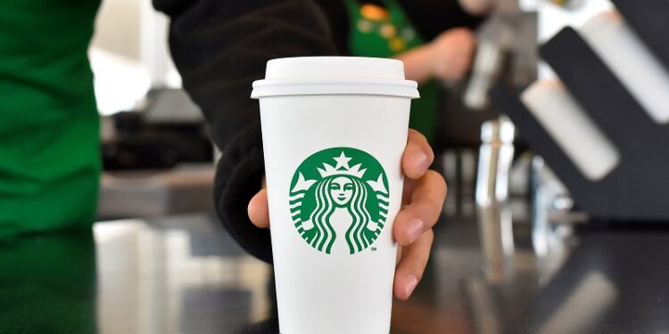 Starbucks dejará de usar vasos desechables y ahora deberás llevar tu propia taza