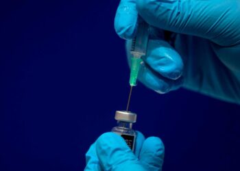 Allergy warning for Pfizer/BioNTech vaccine after UK health workers with allergy history suffer reaction