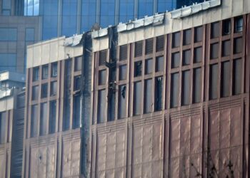 Nashville explosion disrupts flights, AT&T service