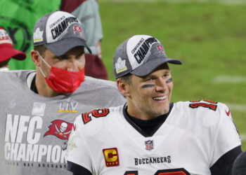 Tom Brady, Rob Gronkowski recreate viral video after win