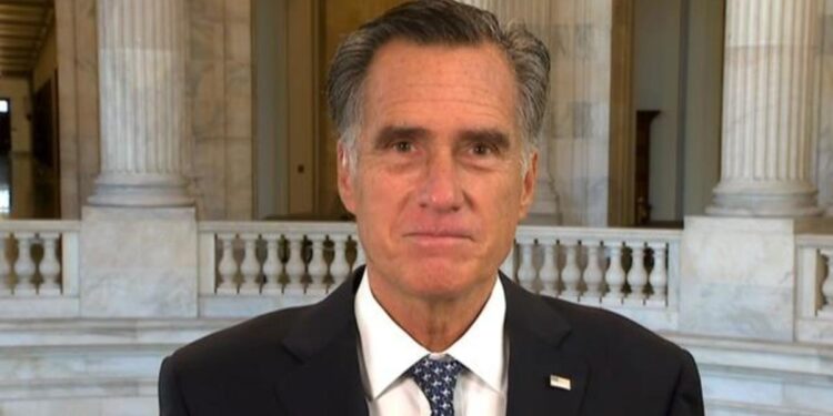 Donald Trump fans chant «traitor» at Mitt Romney on flight from Salt Lake City to Washington, D.C.