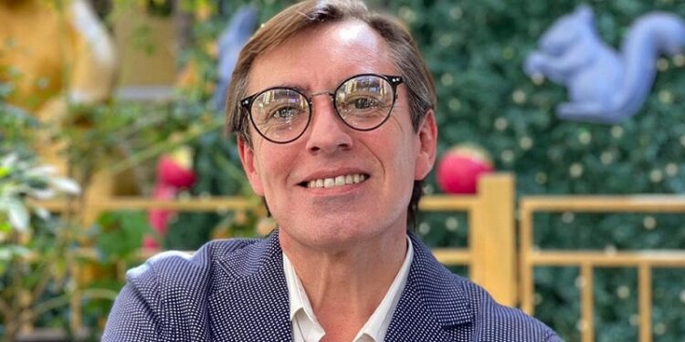 Crean libro de entrevistas a grandes personalidades del país
