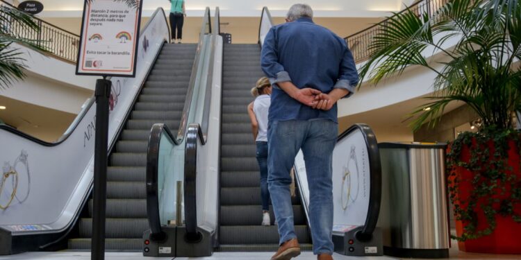 Flexibilizan restricciones en algunas zonas comerciales  de Madrid