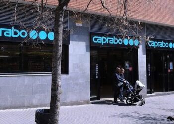 Caprabo abrirá una docena de supermercados entre rumores de venta