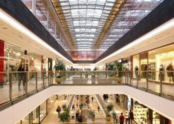 Caen a 34% visitas a los centros comerciales en 2020
