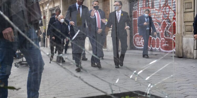 Uno de cada tres comercios se ha planteado cerrar en España