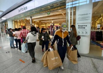 México: Centros Comerciales apuestan por rebajas y cambios