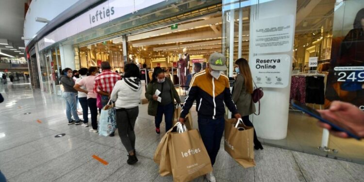 México: Centros Comerciales apuestan por rebajas y cambios