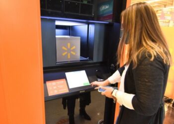 Walmart lanza la primera torre PickUp en Chile