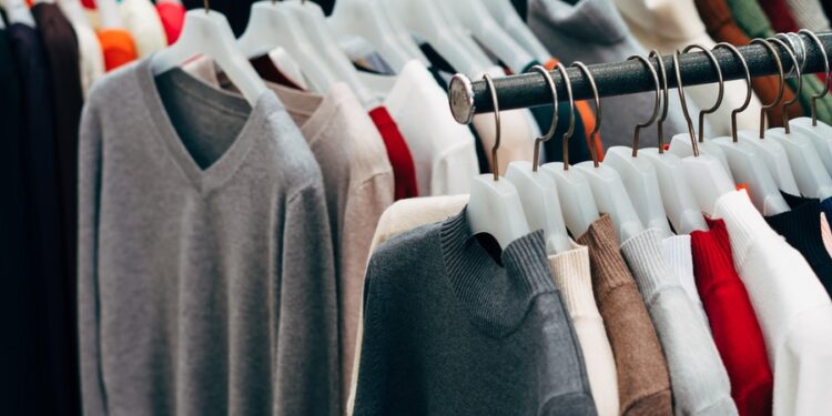 España: Precios de moda se disparan un 3% interanual en marzo
