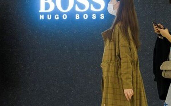 Internacionales: Hugo Boss espera un crecimiento de sus ingresos en 2021 del 30-35 %