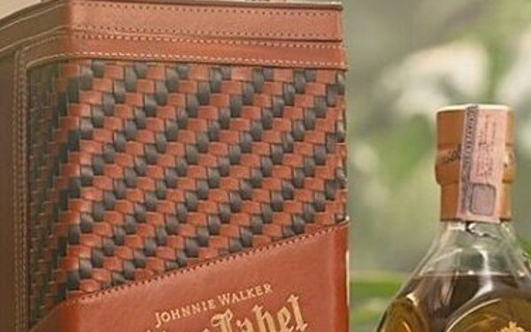 Colombia: Mario Hernández presenta una edición especial de marroquinería para Johnnie Walker