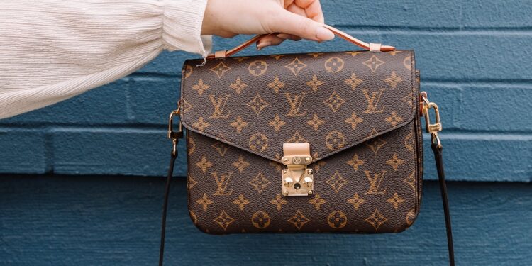 Louis Vuitton aumentará el precio de sus productos en todo el mundo