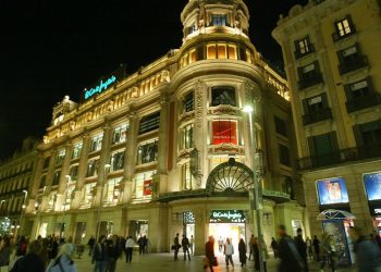 España: El Corte Inglés incluye a Samsung y Under Armour en la planta baja de Portal d’Àngel