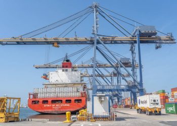 Empresarios de América Latina luchan para que crisis logística no empañe Navidad