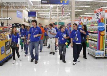 Walmart revela los sueldos de todos sus trabajadores