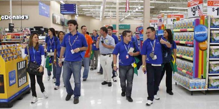 Walmart revela los sueldos de todos sus trabajadores