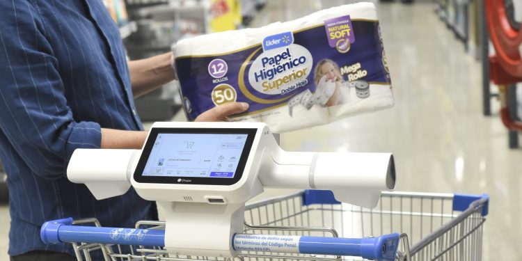 Walmart lanza carros inteligentes en sus tiendas para agilizar las compras