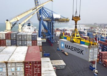Maersk, empresa de transporte marítimo, suspende sus envíos a Rusia