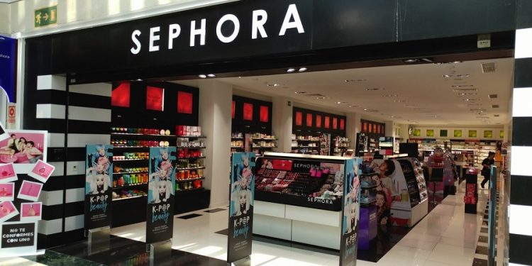 La cosmética también cierra en Rusia: Sephora y Estée Lauder detienen su actividad