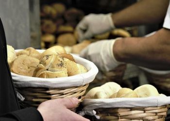 Panaderías peruanas advierten que elevarán el precio del pan por alza de insumos