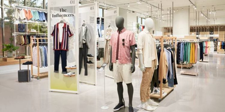 Amazon ya abrió su primera tienda física de ropa altamente tecnológica