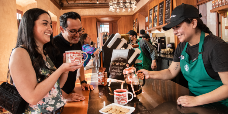 Starbucks abre su tienda 1.500 en la región