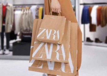 Zara empieza a cobrar por envíos online de prendas rebajadas