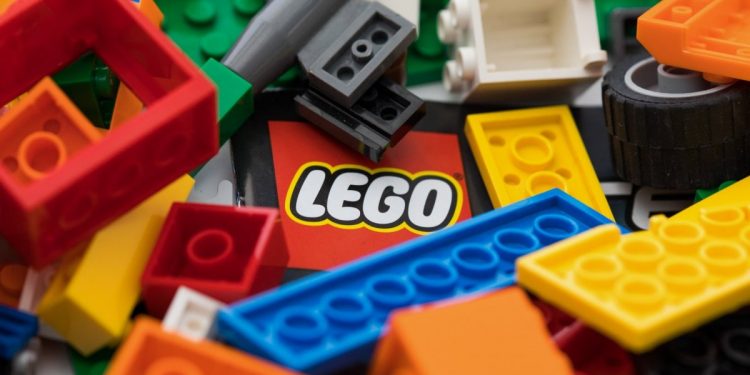 Lego suspende ventas en Rusia y anuncia despidos