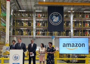 Amazon inaugura su tercer centro logístico en España