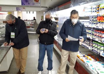 Multan a Cencosud por vender productos vencidos