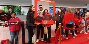 H&M provoca largas colas tras la apertura de su primera tienda en Ecuador
