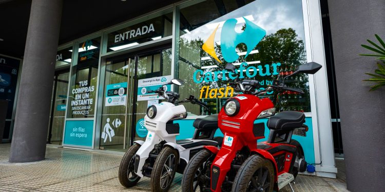 Carrefour abre el primer supermercado inteligente sin cajas ni colas en Argentina