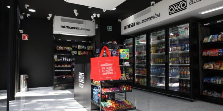 Oxxo abre su primera tienda sin cajeros y con inteligencia artificial