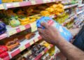 En el arranque de 2024, el consumo tuvo una caída interanual del 18,3%