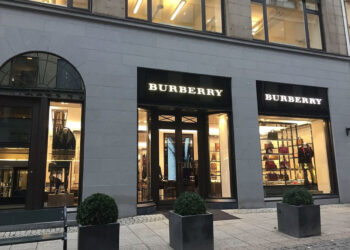 Burberry sigue cayendo y se despide del índice FTSE