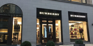 Burberry sigue cayendo y se despide del índice FTSE