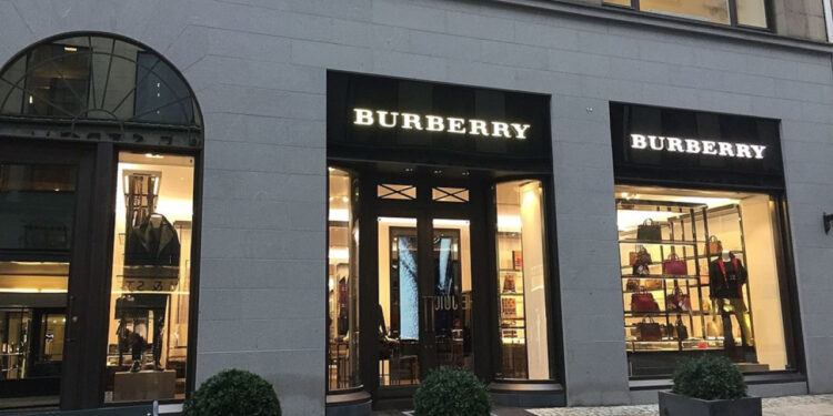 Burberry sigue cayendo y se despide del índice FTSE