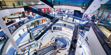 La afluencia a los centros comerciales en junio crece un 2,6%