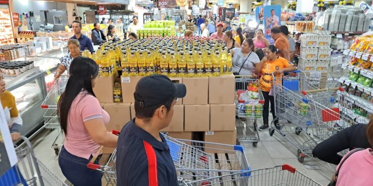 Consumo en Ecuador: se gasta más aunque se sale menos a comprar, y el Black Friday ‘es un arma de doble filo’ | Economía | Noticias