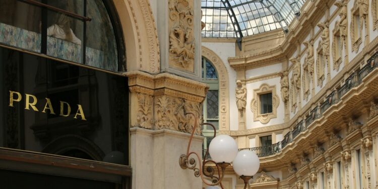 Prada rompe con más de 200 proveedores en Italia desde 2020 tras detectar abusos laborales