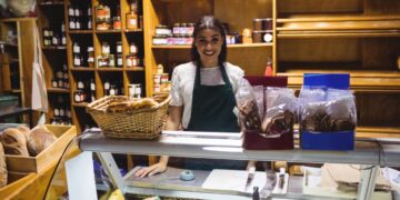 Tiendas de barrio de Ecuador sostienen a 520 000 personas