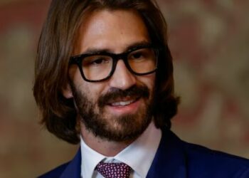 El hijo del fundador de EssilorLuxottica pide un cambio de rumbo para el grupo óptico