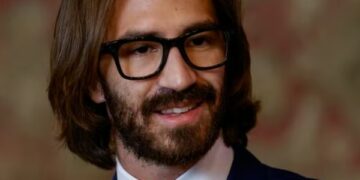El hijo del fundador de EssilorLuxottica pide un cambio de rumbo para el grupo óptico