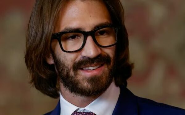 El hijo del fundador de EssilorLuxottica pide un cambio de rumbo para el grupo óptico