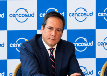 Cencosud lleva a tribunales a dos aseguradoras por cobertura de la defensa de su ex gerente general