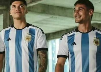 La textil que confecciona las camisetas de la Selección argentina solicita suspender a todo su personal
