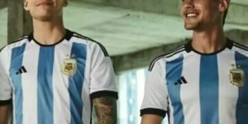 La textil que confecciona las camisetas de la Selección argentina solicita suspender a todo su personal